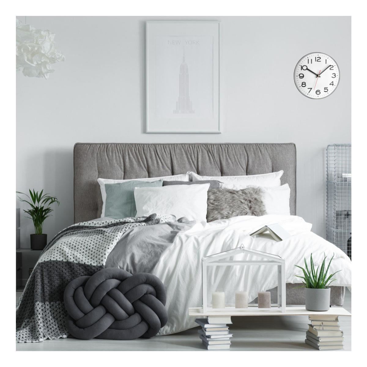 Ceas de perete analog TFA, alb cu argintiu, cifre mari, 28 cm