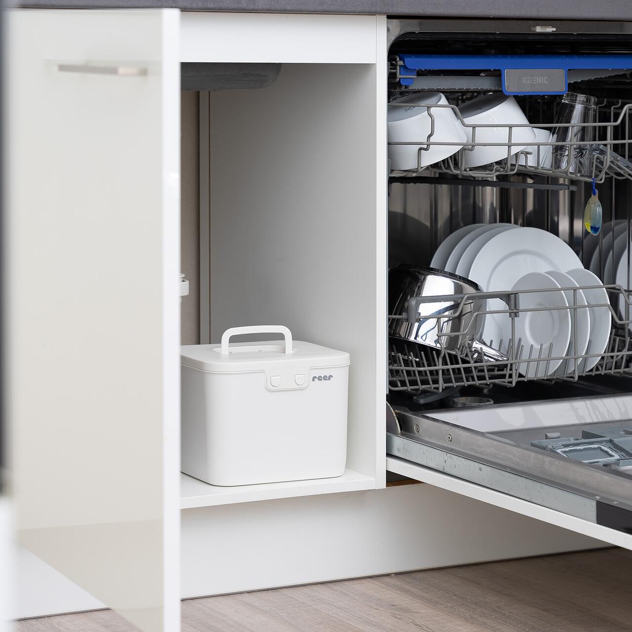 Cutie de depozitare cu sistem de siguranta pentru copii, pana la 24 de luni, Reer SafeContainer 83230