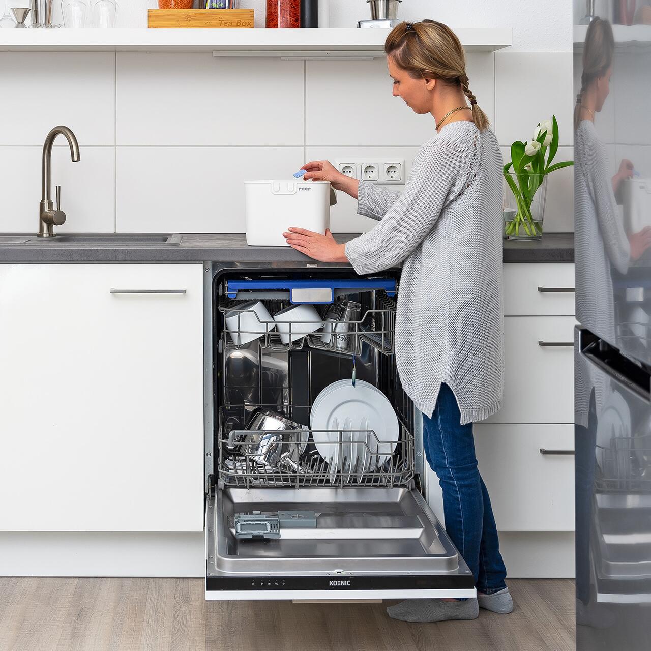 Cutie de depozitare cu sistem de siguranta pentru copii, pana la 24 de luni, Reer SafeContainer 83230