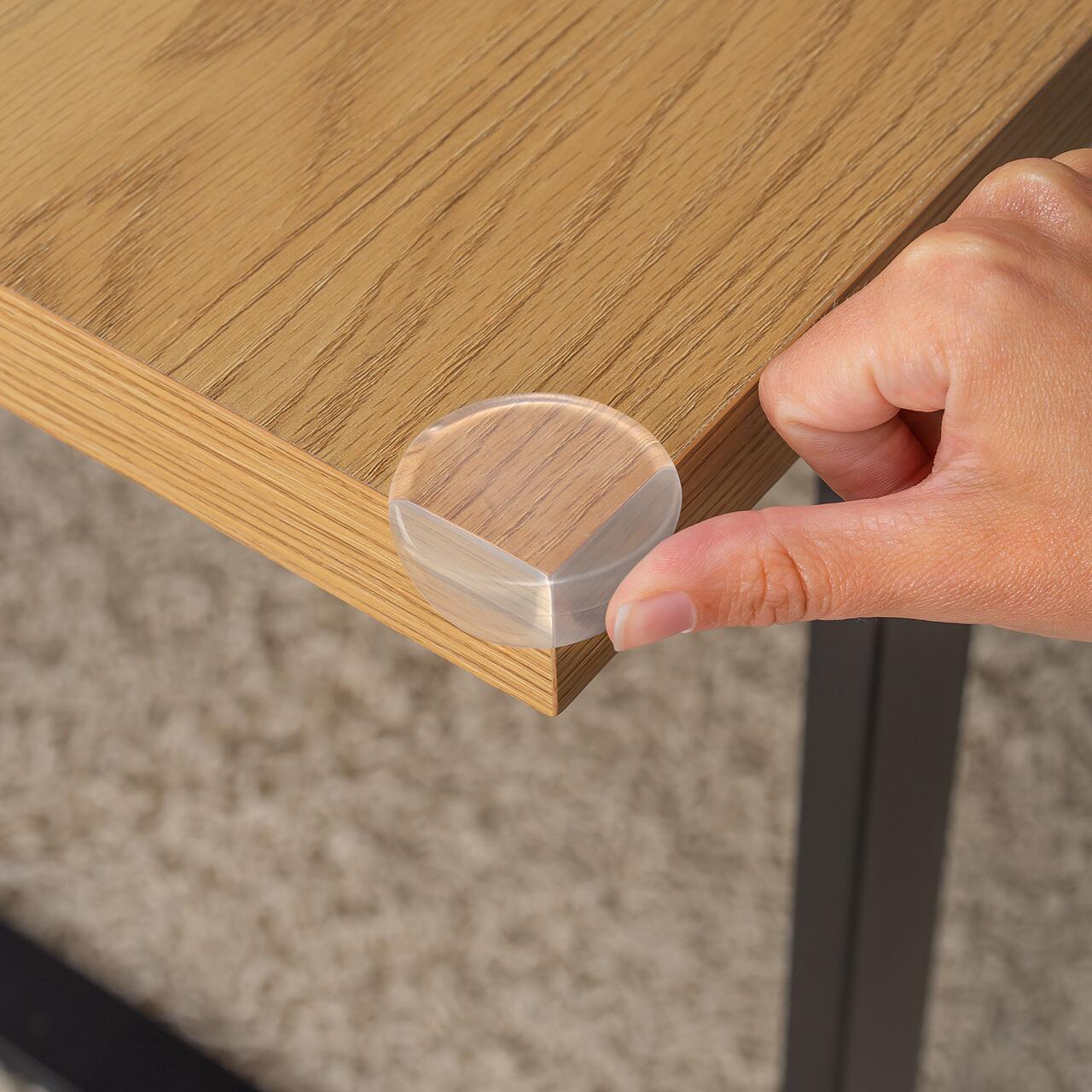 Pachet economic 12 protectii universale pentru colturi, din plastic transparent, cu banda adeziva, rezistente la muscaturi, fara PVC, Reer 82069