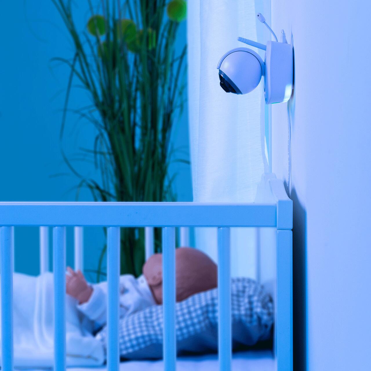 Video monitor digital pentru bebelusi cu camera rotativa si urmarire inteligenta a miscarii, REER BabyCam XL 80440