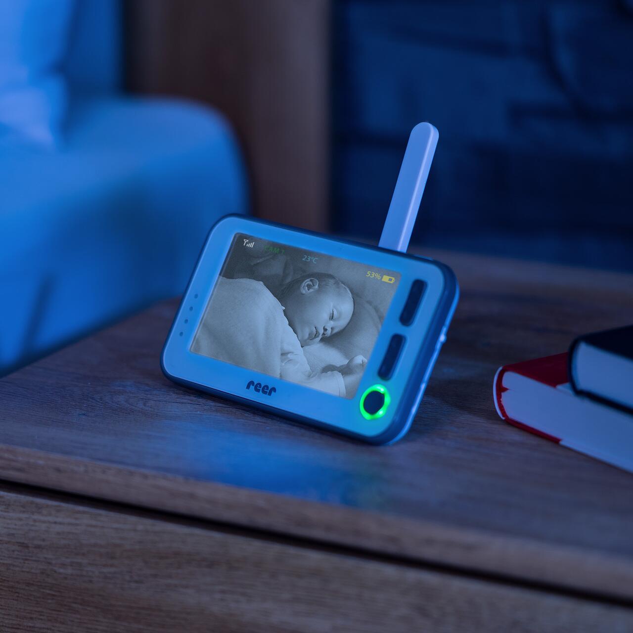 Video monitor digital pentru bebelusi cu camera rotativa si urmarire inteligenta a miscarii, REER BabyCam XL 80440
