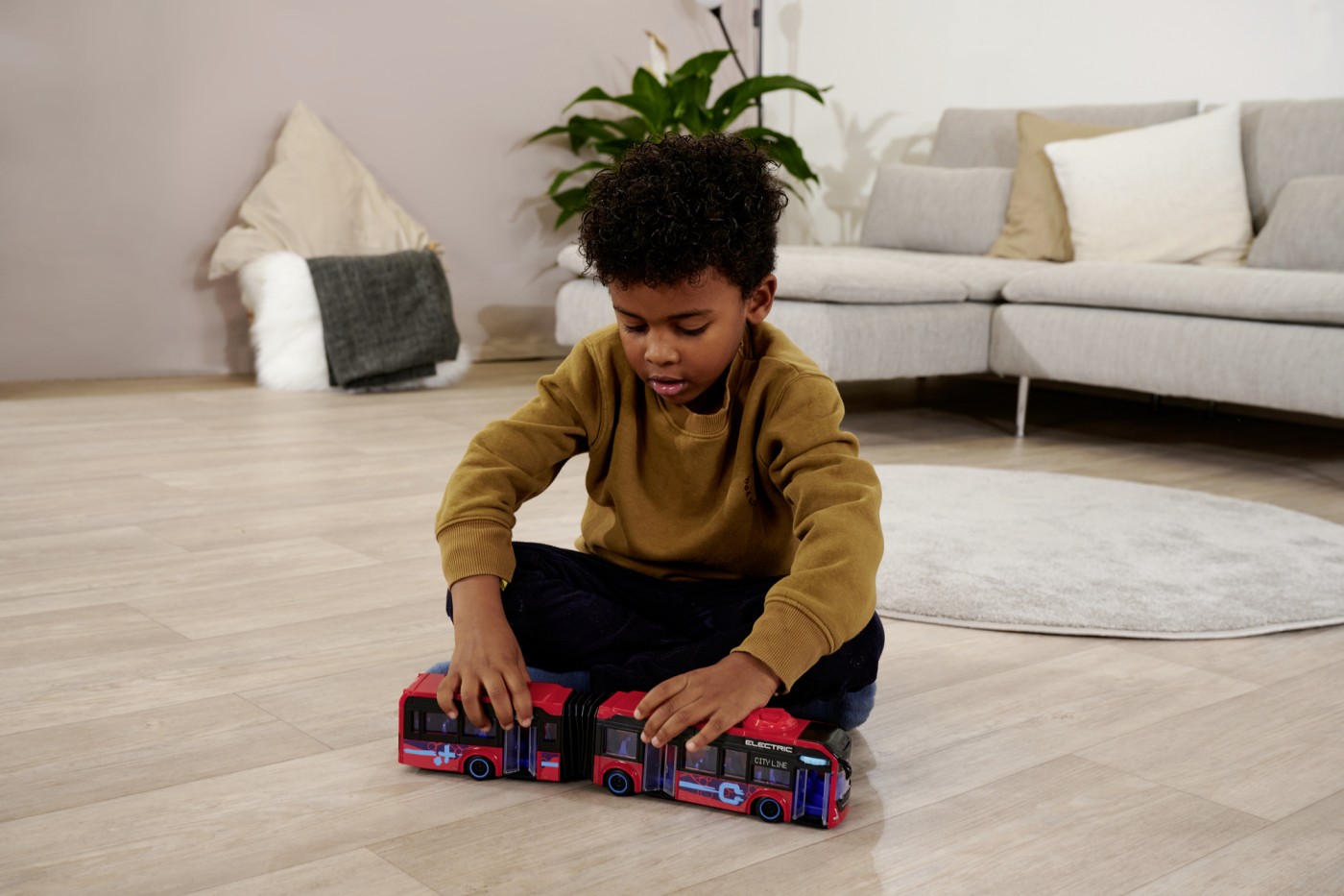 Autobuz Volvo City Bus Dickie Toys 40 cm, rosu, cu usi mobile