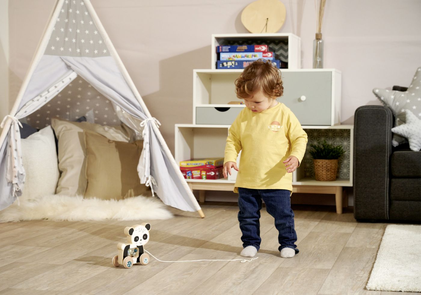 Jucarie de tras panda din lemn Eichhorn, 15 cm, cu clopotei