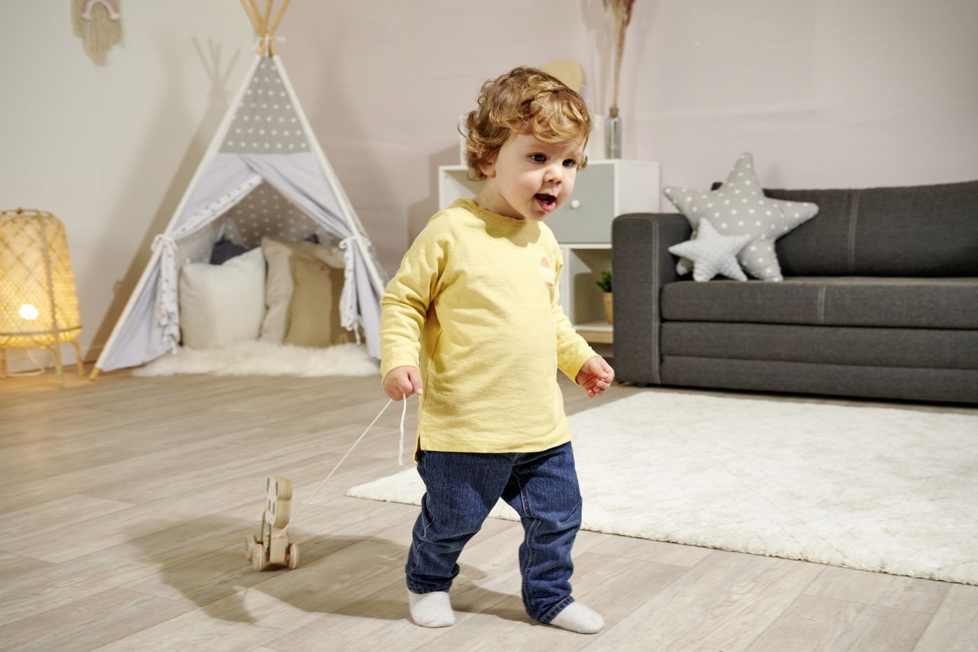 Jucarie de tras panda din lemn Eichhorn, 15 cm, cu clopotei