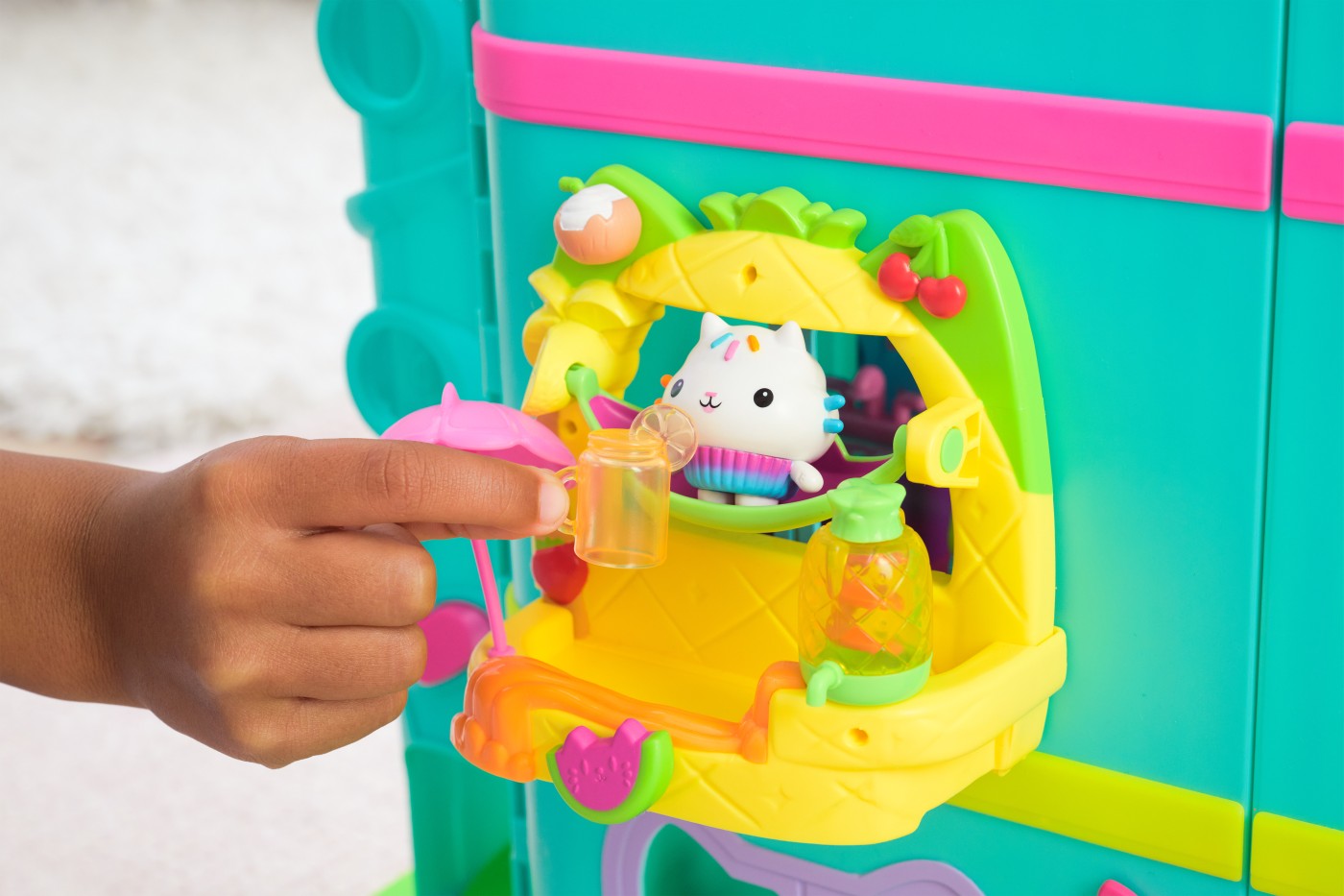 GABBYS DOLLHOUSE SET BALCON PENTRU PETRECEREA CU SMOOTHIE A LUI CAKEY