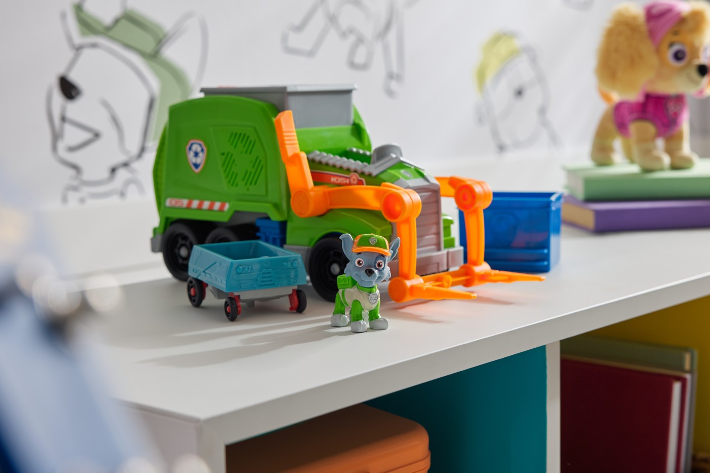 PATRULA CATELUSILOR ROCKY SI CAMIONUL DE RECICLARE CRUSH N ROLL