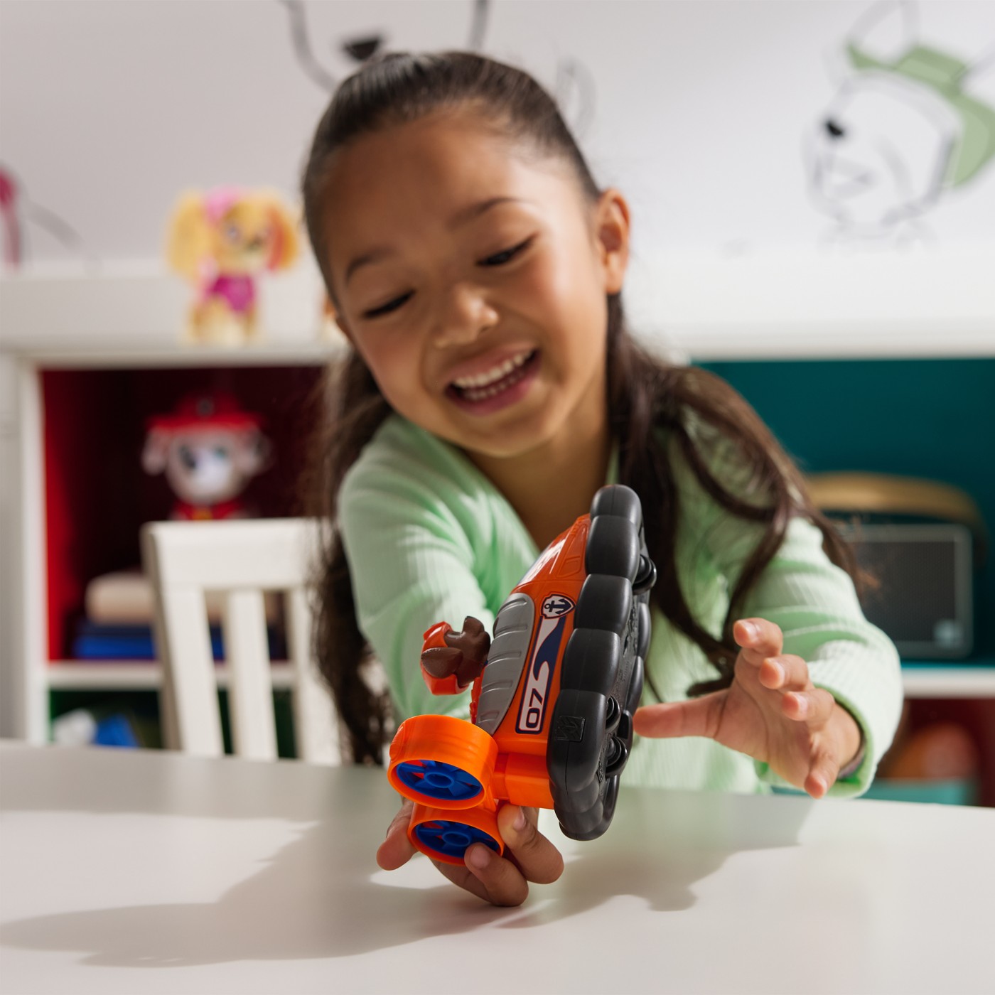 PATRULA CATELUSILOR SET VEHICUL DE BAZA HOVERCRAFT SI FIGURINA ZUMA