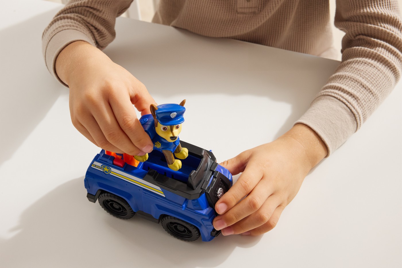 PATRULA CATELUSILOR SET VEHICUL DE BAZA PATROL CRUISER SI FIGURINA CHASE