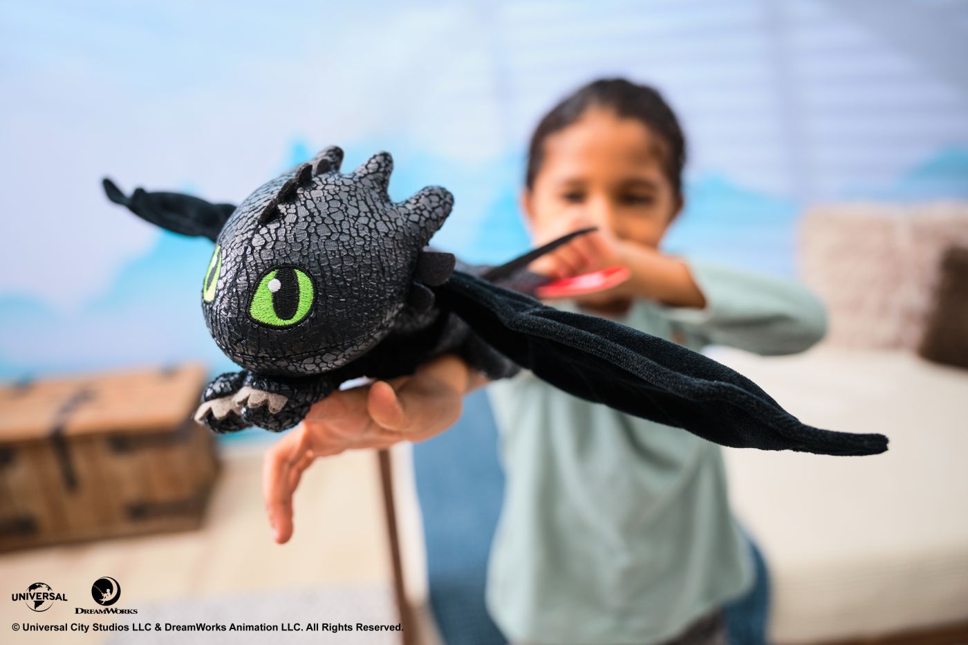 CUM SA ITI DRESEZI DRAGONUL HUG SI GLIDE FIGURINA DRAGON TOOTHLESS