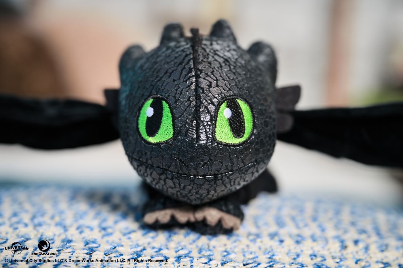 CUM SA ITI DRESEZI DRAGONUL HUG SI GLIDE FIGURINA DRAGON TOOTHLESS