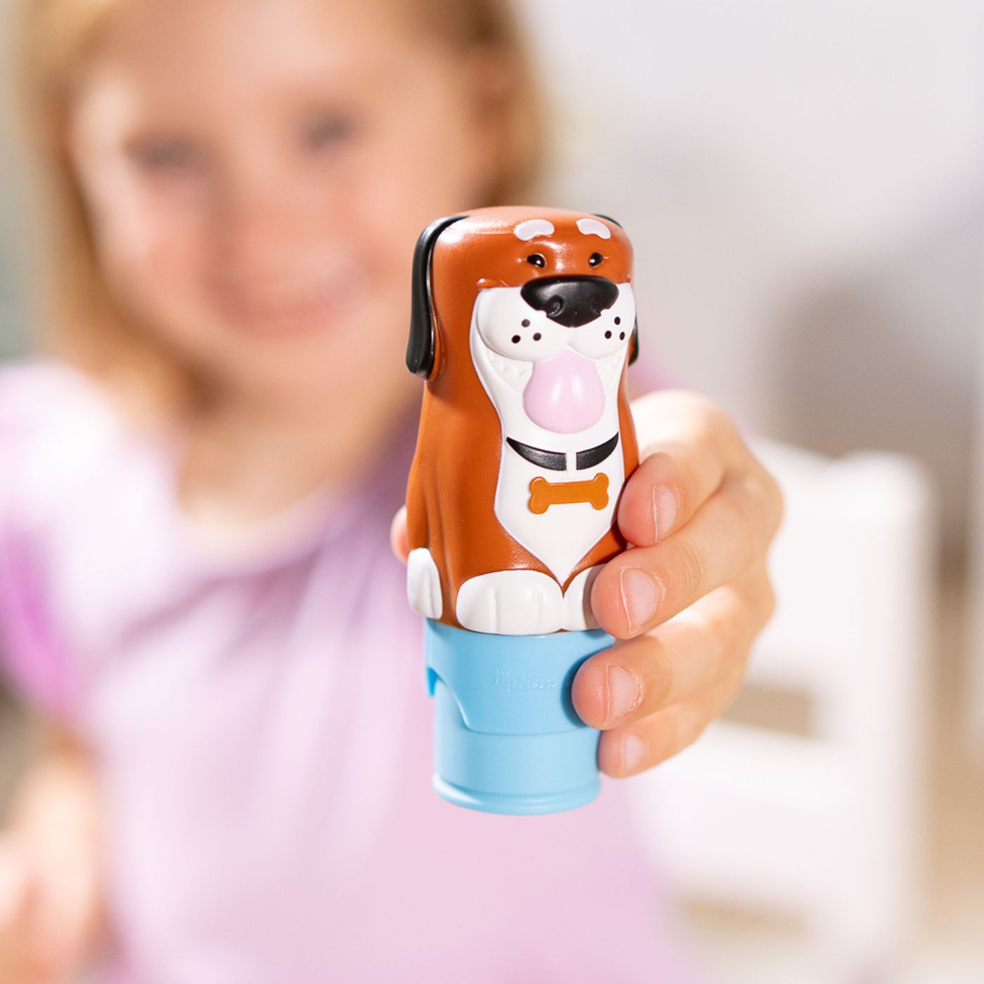 MELISSA AND DOUG SET DE JOACA AUTOCOLANTE SI STAMPILA CU CATELUS REINCARCABILA