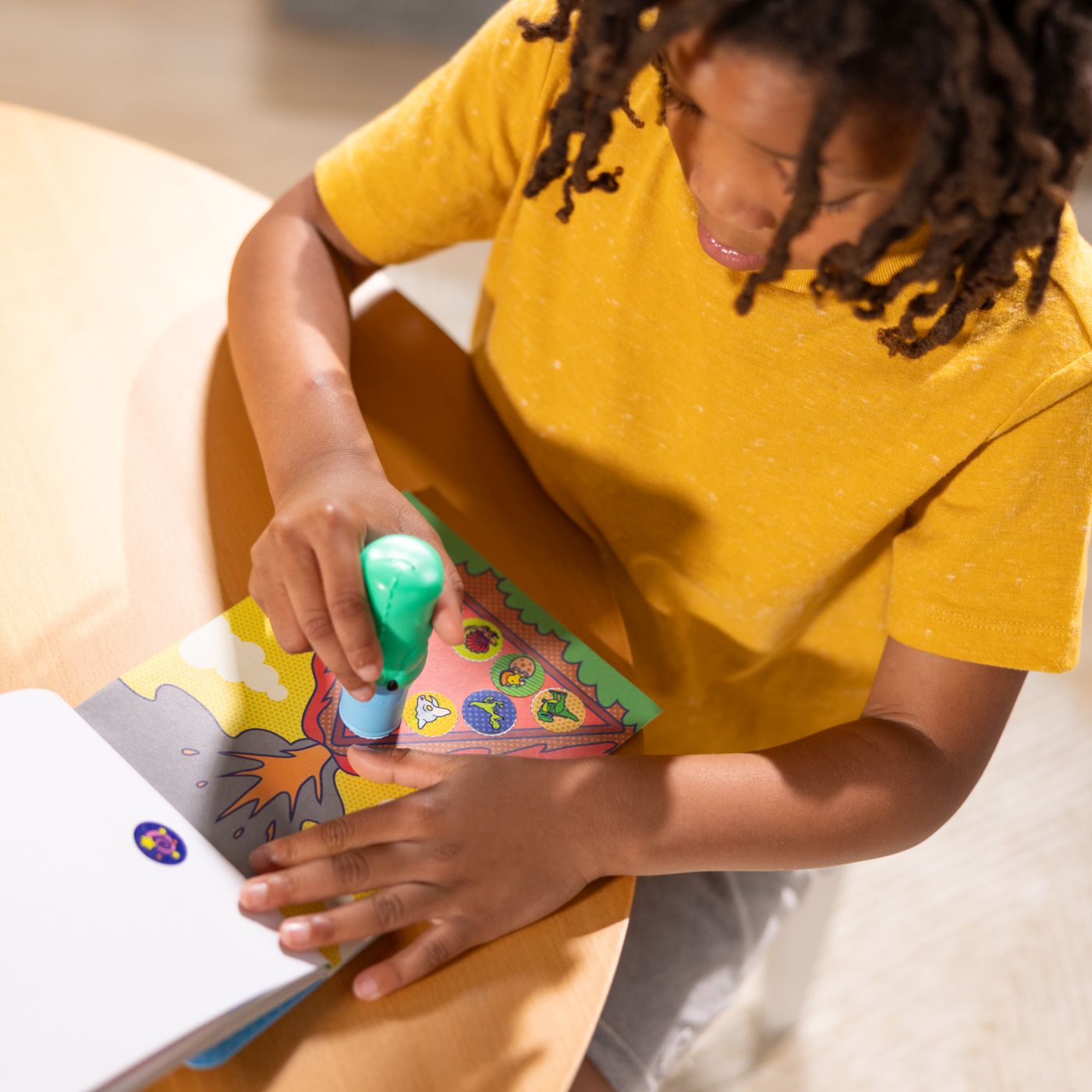 MELISSA AND DOUG STICKER WOW SET DE JOACA AUTOCOLANTE SI STAMPILA REINCARCABILA DINOZAUR