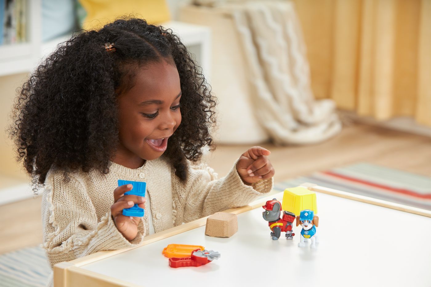 PATRULA CATELUSILOR RUBBLE SI ECHIPA CHARGER SI WHEELER CONSTRUCTIE CU NISIP KINETIC