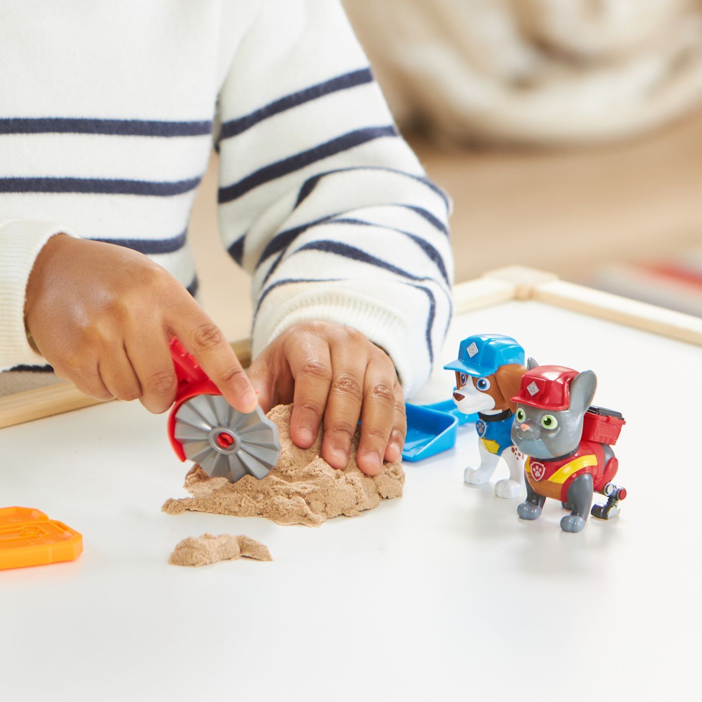 PATRULA CATELUSILOR RUBBLE SI ECHIPA CHARGER SI WHEELER CONSTRUCTIE CU NISIP KINETIC