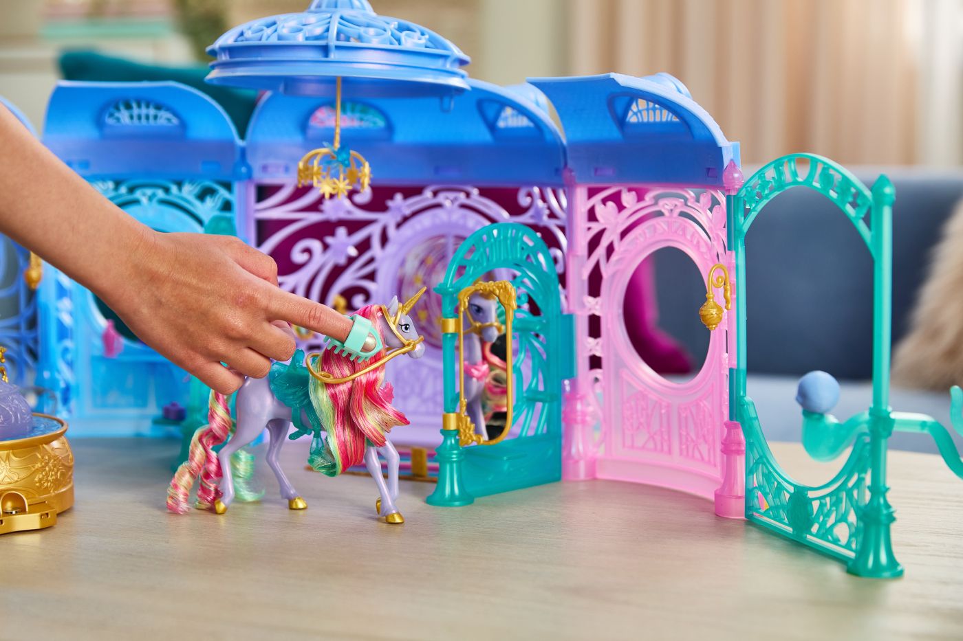 UNICORN ACADEMY SET DE JOACA FANTANA SI GRAJD STARGLOW SI UNICORNUL WILDSTAR