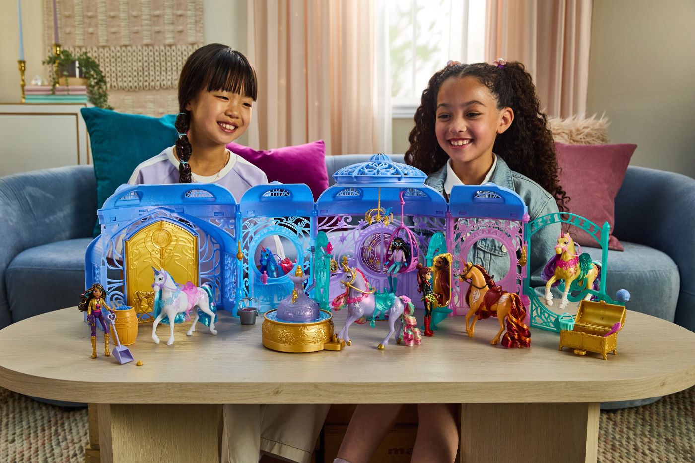 UNICORN ACADEMY SET DE JOACA FANTANA SI GRAJD STARGLOW SI UNICORNUL WILDSTAR