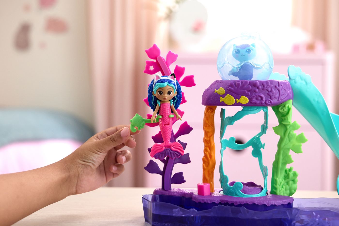 GABBYS DOLLHOUSE FILMUL SET ACVARIUL COLORAT CU FIGURINA SI ACCESORII