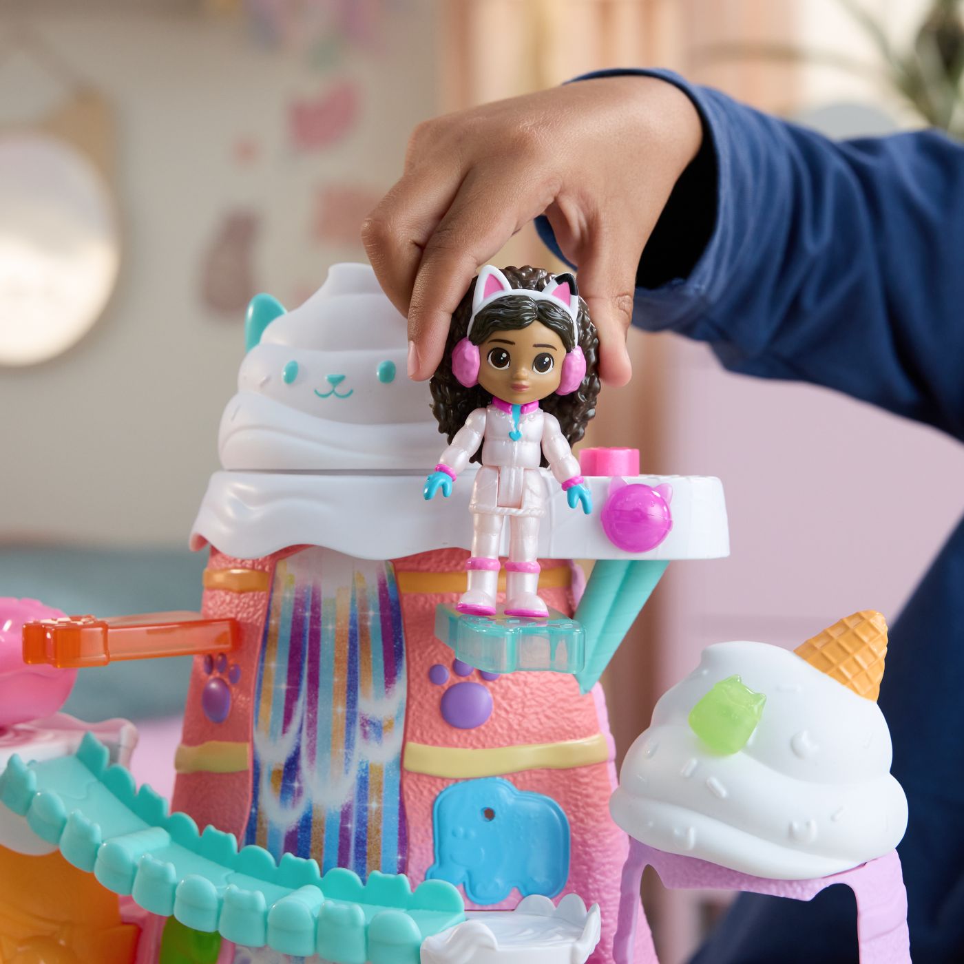 GABBYS DOLLHOUSE FILMUL SET DE JOACA MUNTELE DE DULCIURI A LUI GABBY