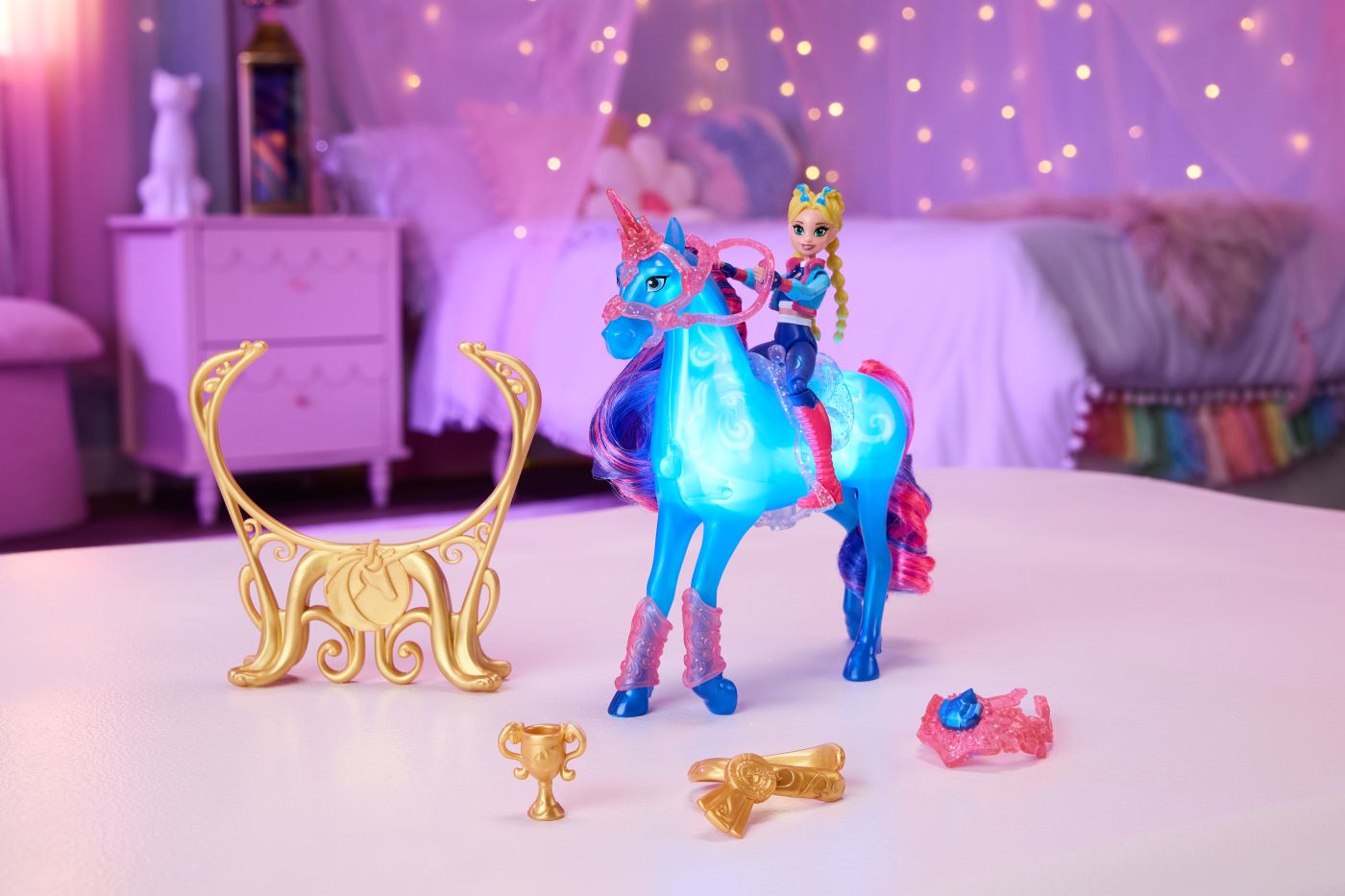 Set Unicorn Academy River si papusa Isabel cu efecte luminoase