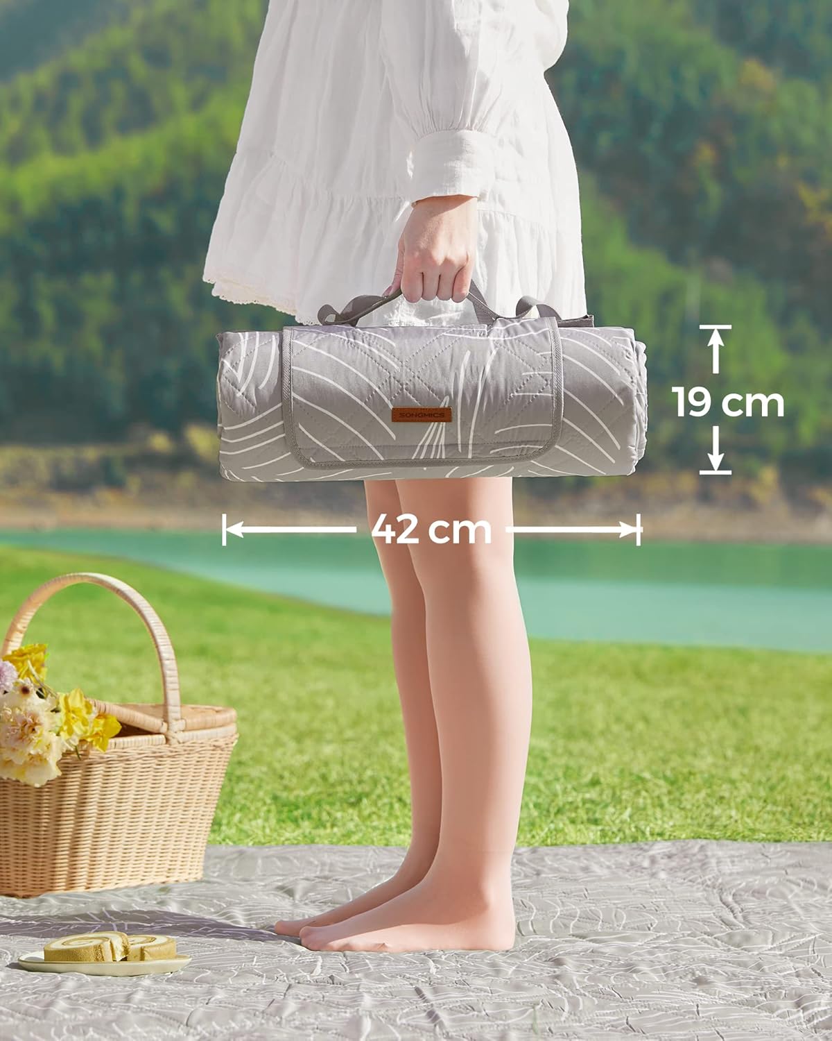 SONGMICS Patura picnic impermeabila 300x200 cm, cu ancore de fixare, pliabila, lavabila, multistrat, kaki cu model tropical Household NewTrend