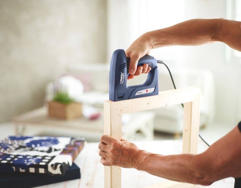 Capsator electric Rapid ESN530 pentru tapițerie, capse tip 53, 6-14 mm