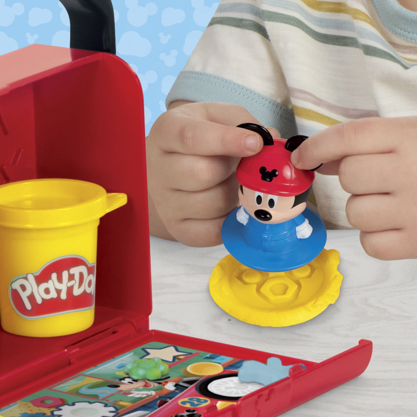Set Play-Doh Disney Jr Mickey Mouse Garaj Portabil cu Plastilina