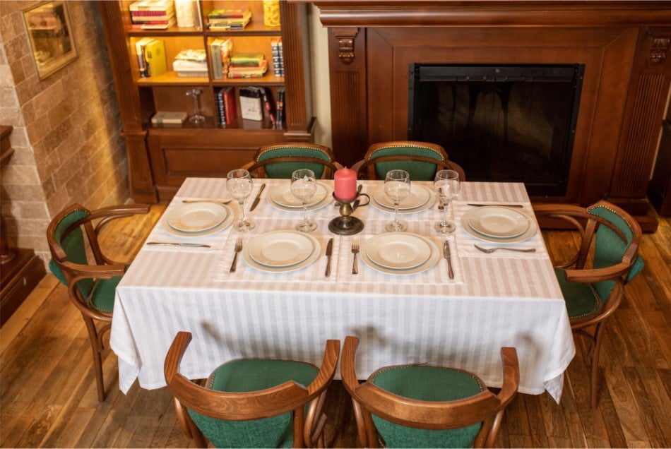 Set 2 fete de masa damasc Somnart 150x180 cm, 100% bumbac, albe