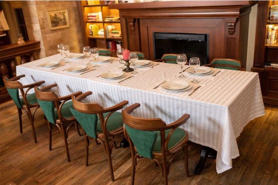 Set 2 fete de masa damasc albe Somnart 160x220 cm din 100% bumbac