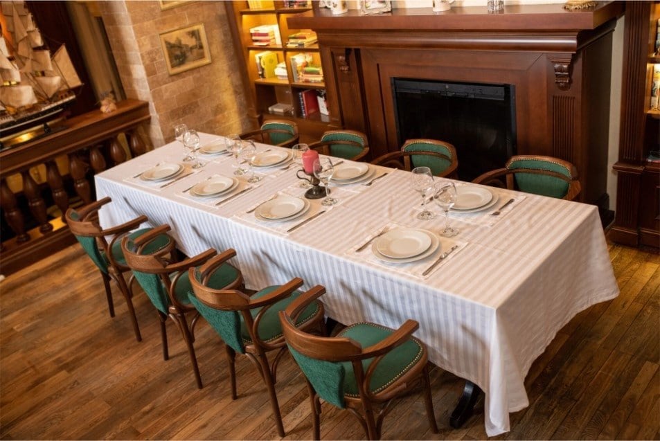 Set 2 fete de masa damasc albe Somnart 160x220 cm din 100% bumbac