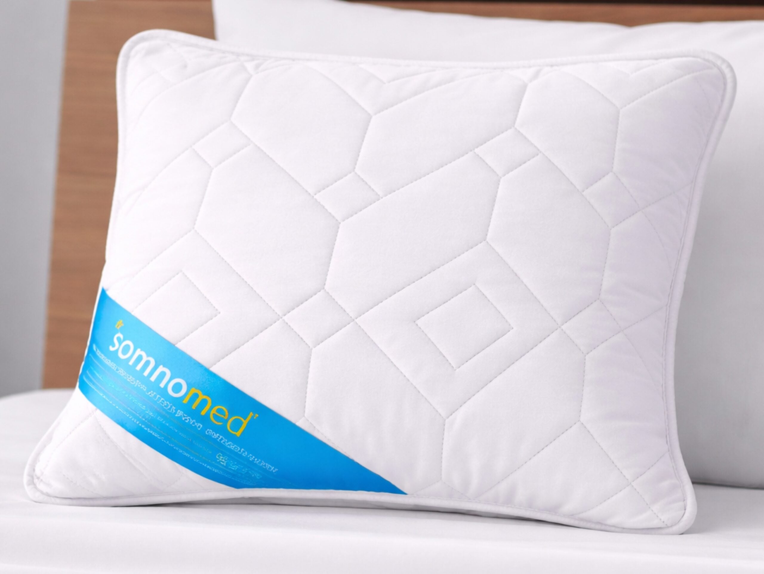 Pernă antimicrobiană Somnomed 70x70 cm, lavabilă la 95°C, vidată