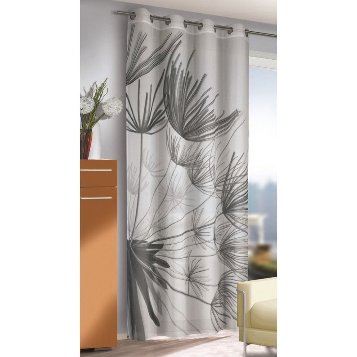 Perdea cu inele Harco, 135 x 245 cm, alb cu model gri floral