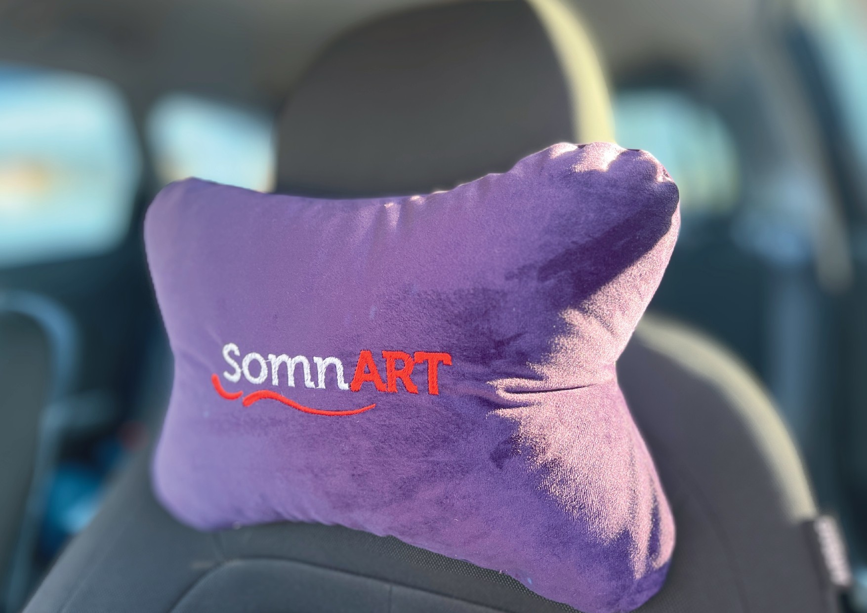 Perna pentru tetiera auto Somnart, mov, 32x23 cm, suport gat