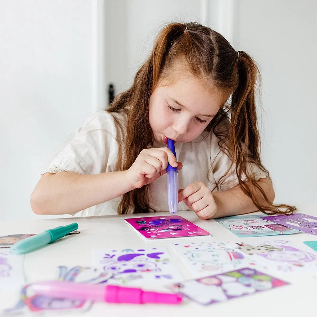 Set creativ 2 in 1 Gabby's Dollhouse cu bratari si carioci de suflat