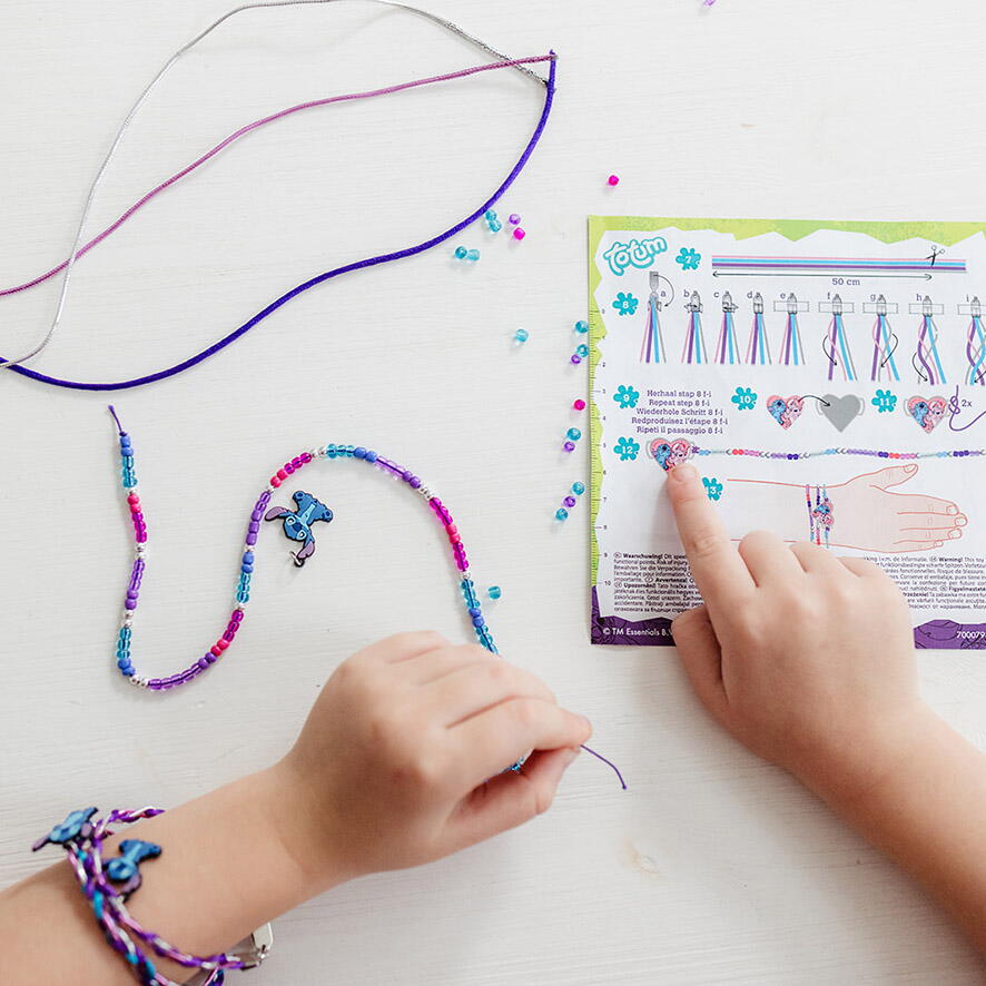 Set creativ de brățări cu pandantive Stitch pentru copii 4+