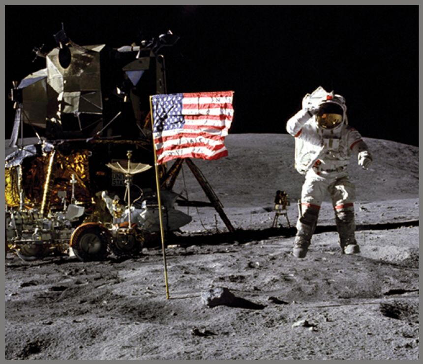 Proiector tip lanterna - Aventuri in spatiu