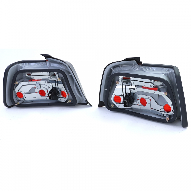 Set de stopuri Roșu Negru Fumat, potrivit pentru BMW Seria 3 E36 Sedan 90-99 Performance AutoTuning