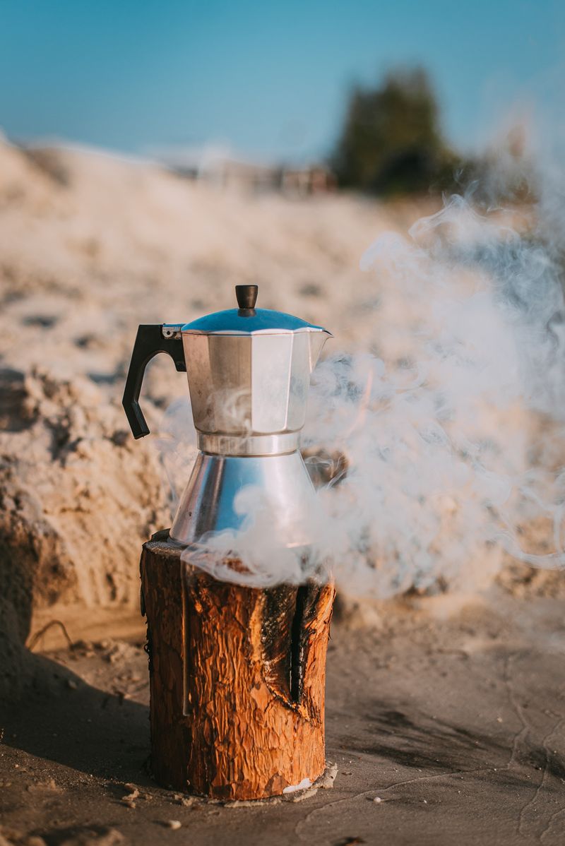 Švédsky oheň Strend Pro WOODSON, prenosné ohnisko, prírodný varič, poleno na varenie, kempovanie, táborák, 1 hod