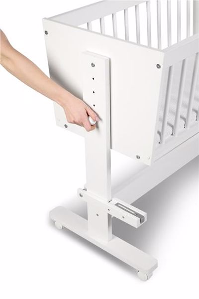 Pătuț copii din lemn KLUPS Zoya alb, reglabil, cu roți, 90x40 cm