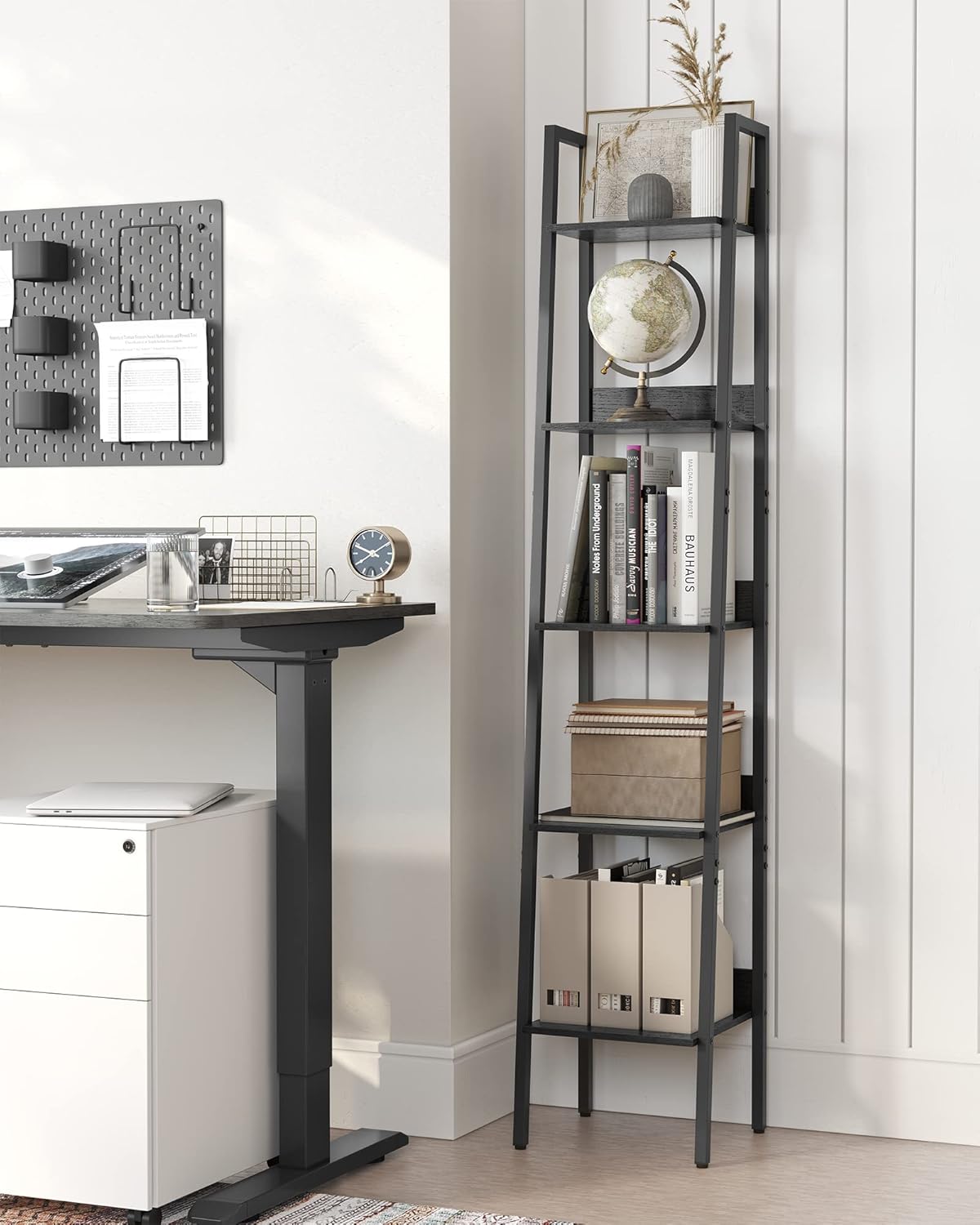 Biblioteca tip scara VASAGLE cu 5 rafturi, design industrial, negru