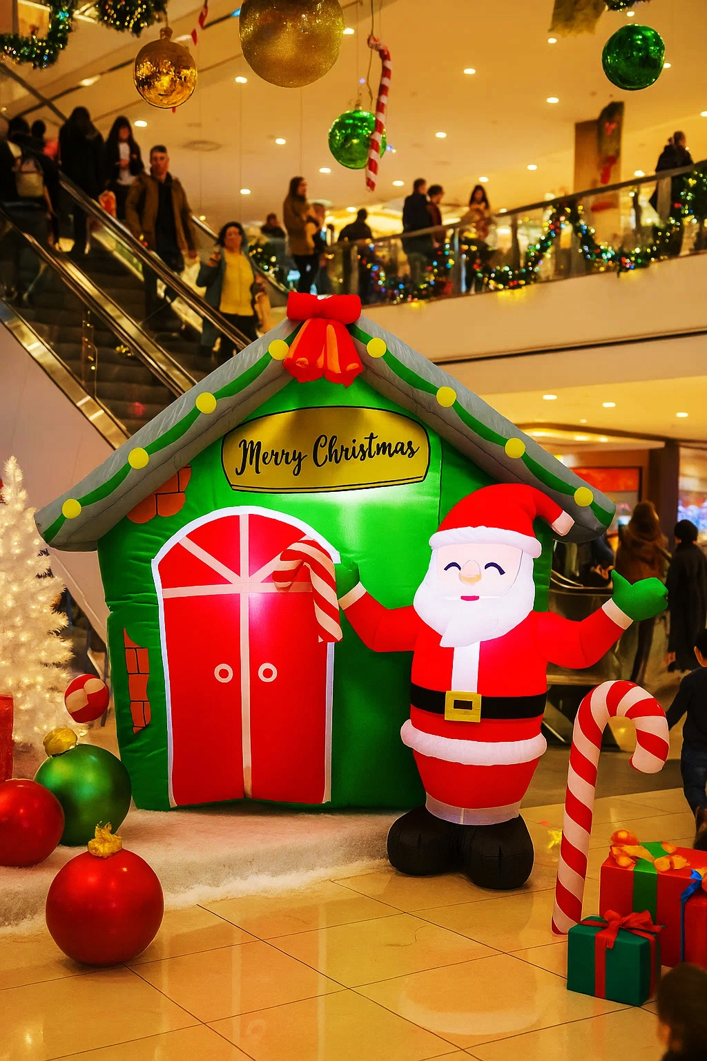 Decoratiune exterior gonflabila de Craciun cu Mos Craciun si casuta, iluminare LED, compresor integrat, 150 cm