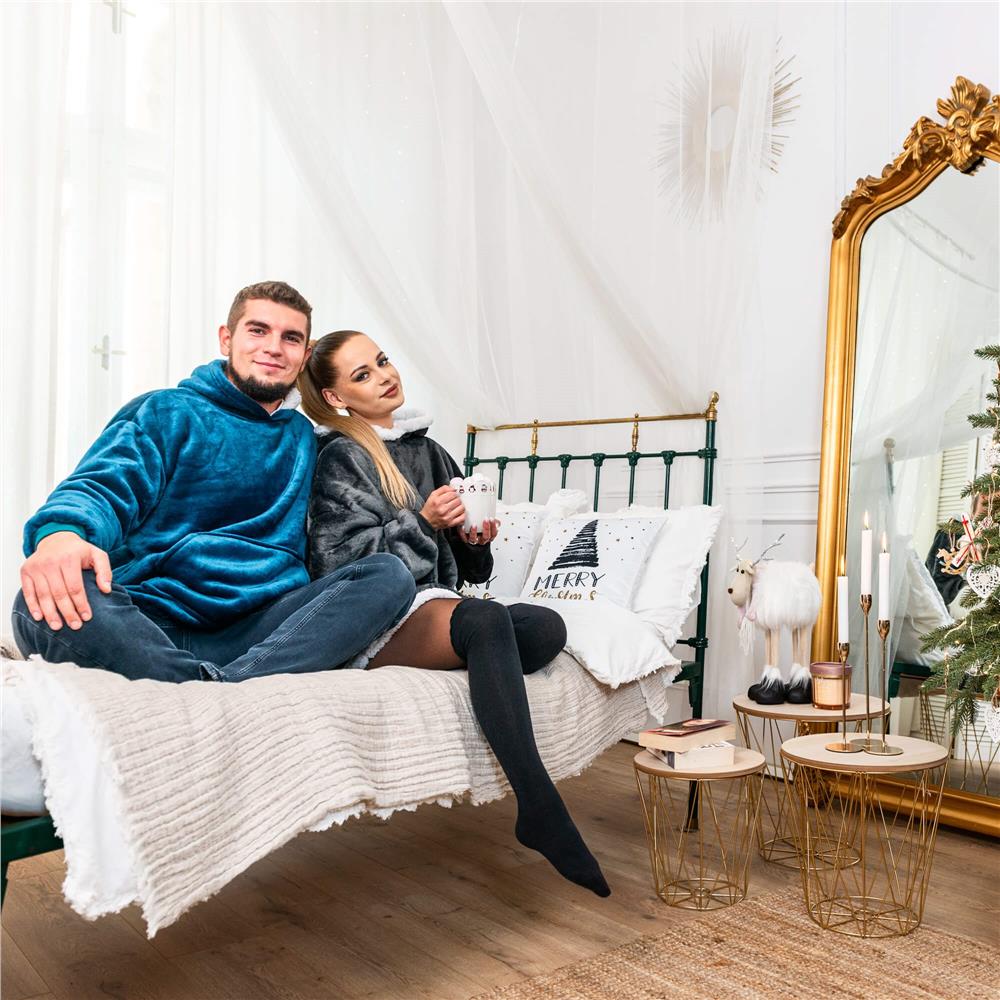 Pătură hanorac gri cu glugă, mâneci și buzunare, marime universală