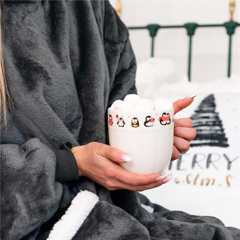 Pătură hanorac gri cu glugă, mâneci și buzunare, marime universală