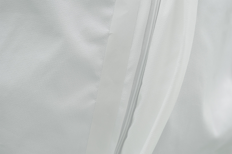 Combinezon alb din Bumbac si Polietilena cu gluga, inchidere cu fermoar, mansete elastice, marimea L, impermeabil, lavabil Performance AutoTuning