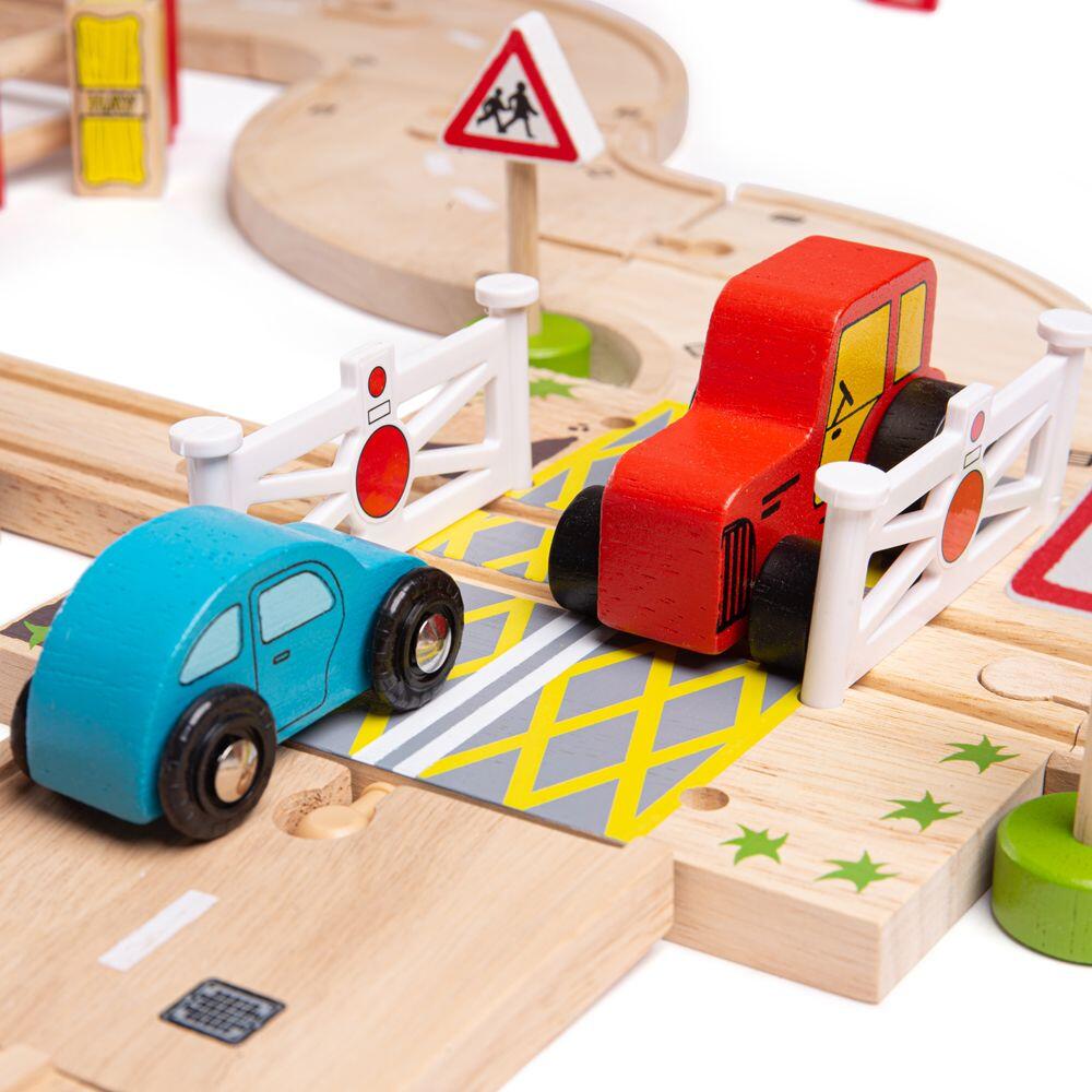 Circuit auto si feroviar (80 piese) PlayLearn Toys