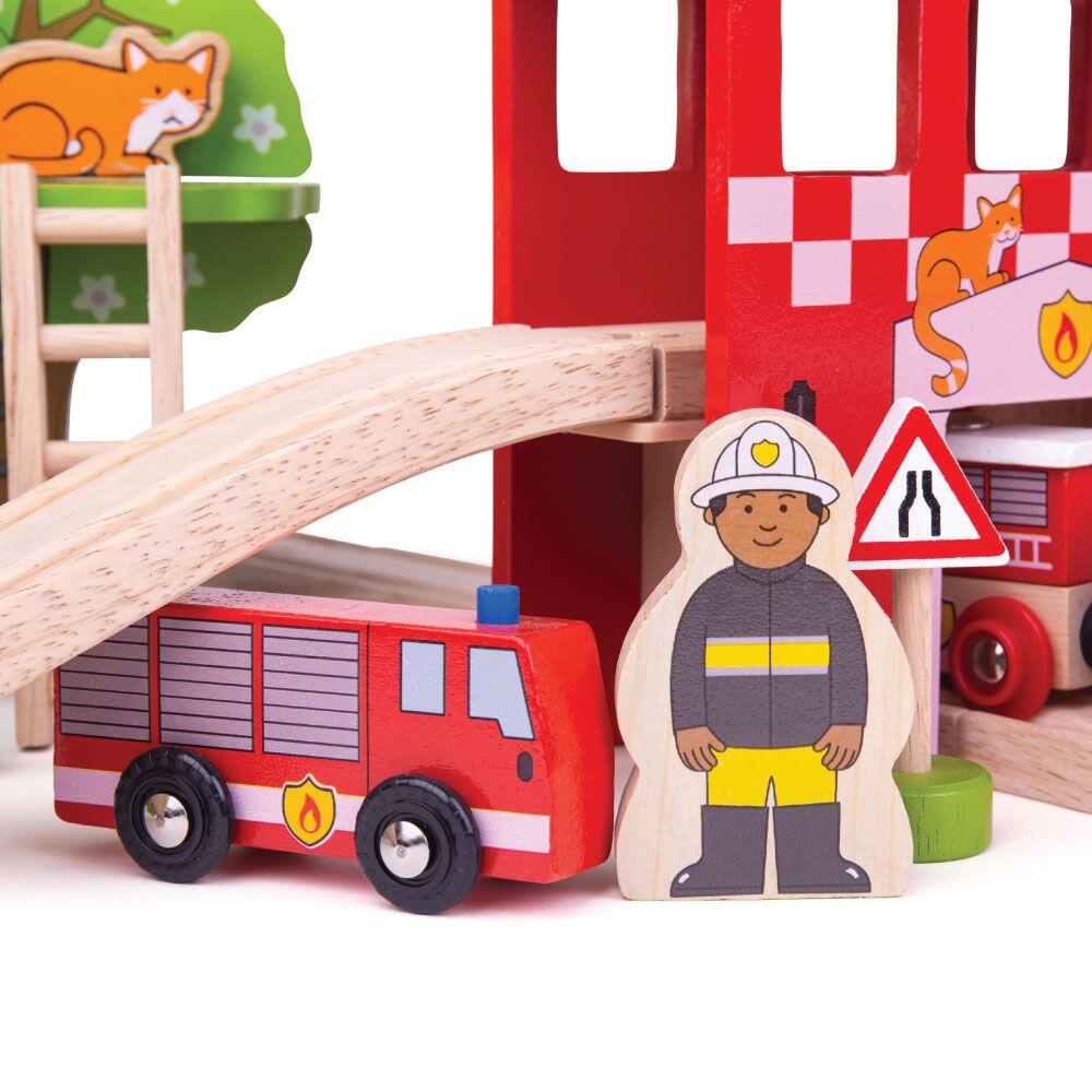 Set cu trenuletul pompierilor PlayLearn Toys