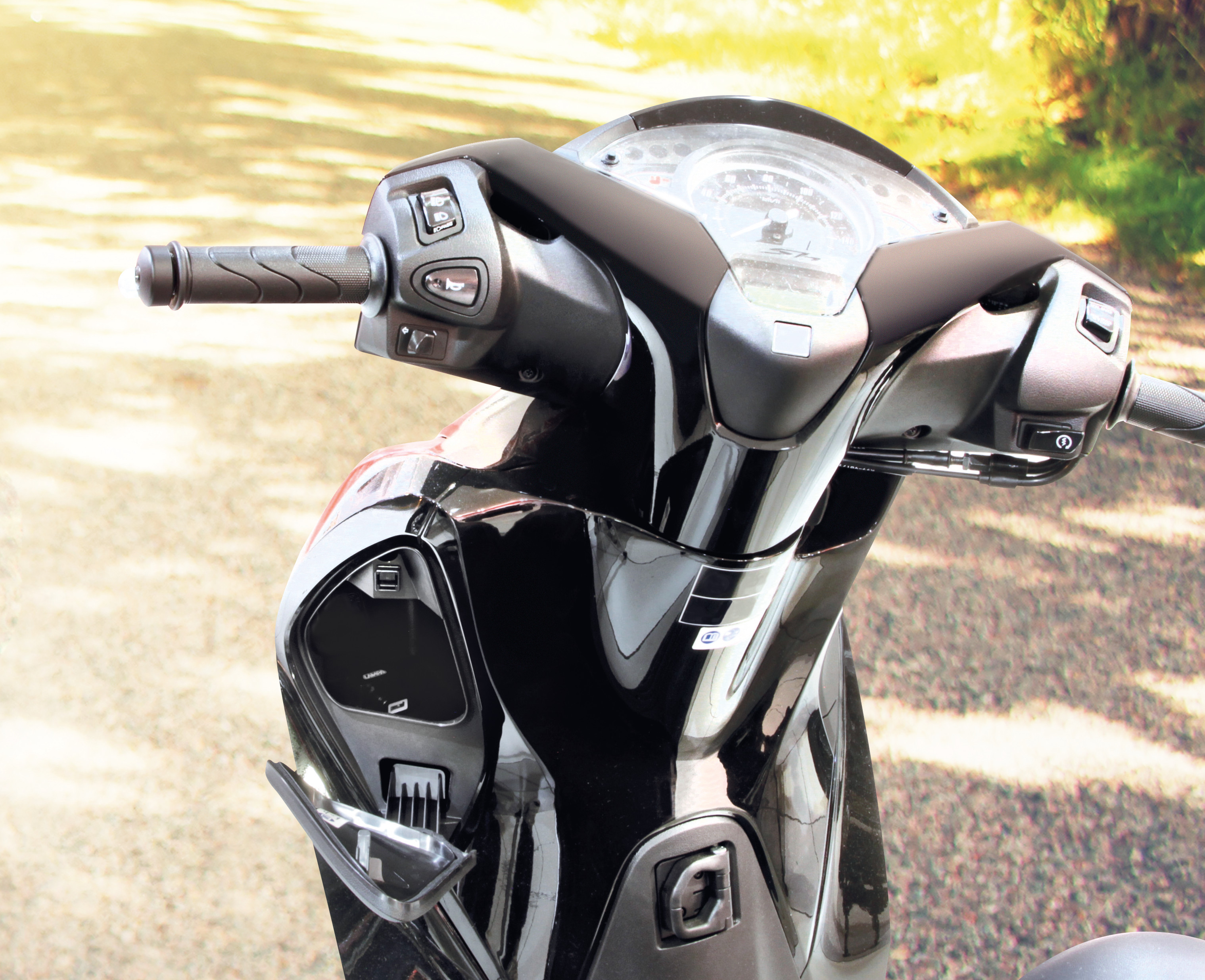 Incarcator motocicleta USB-Fix Omega fixare cu suruburi 12/24V - 2400mA Garage AutoRide