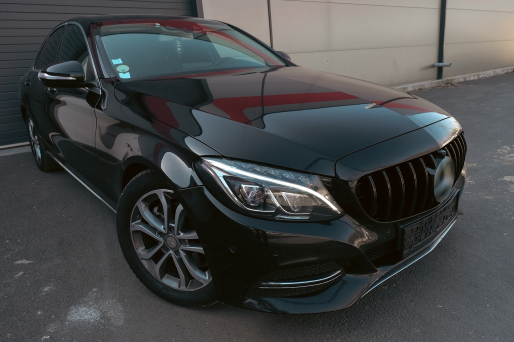 Grila Centrala Mercedes C-Class W205 S205 A205 C205 (2014-2018) GT-R Panamericana Design Negru Performance AutoTuning