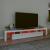 Comodă TV cu lumini LED, alb extralucios, 230x36,5x40cm GartenMobel Dekor