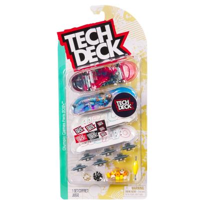 TECH DECK PACHET 4 PIESE FINGERBOARD GUSTAVO 9.6CM SuperHeroes ToysZone